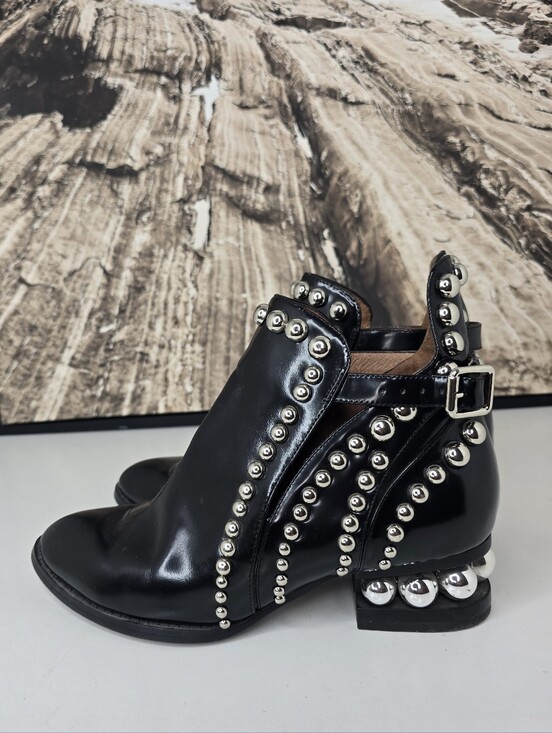 Jeffrey Campbell Shoes - Jeffrey Campbell Black Studded Ankle Boots Rylance Leather Booties Rocker EUC